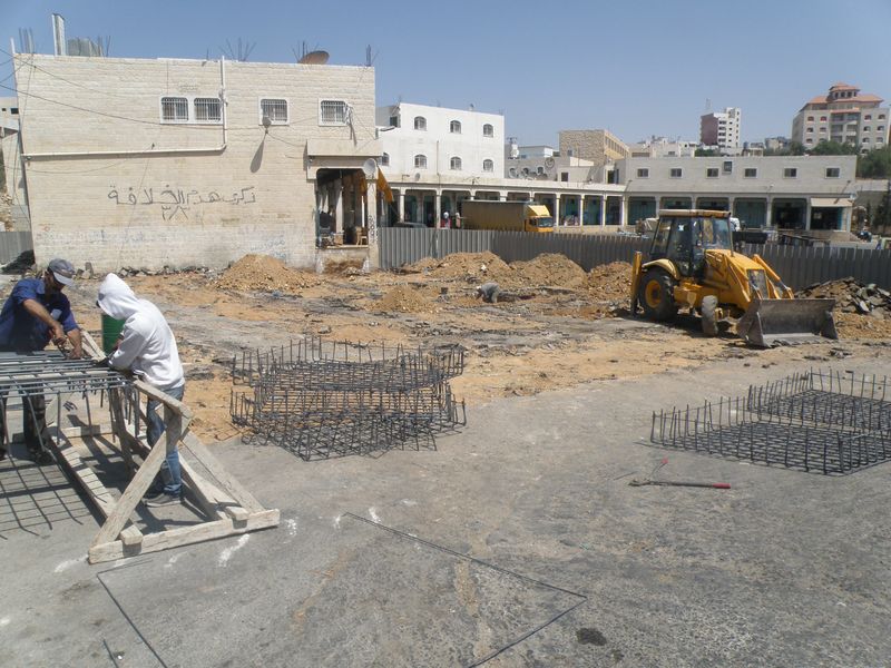 بلدية حلحول تباشر العمل في بناء أربعة مخازن إضافية للسوق المركزي